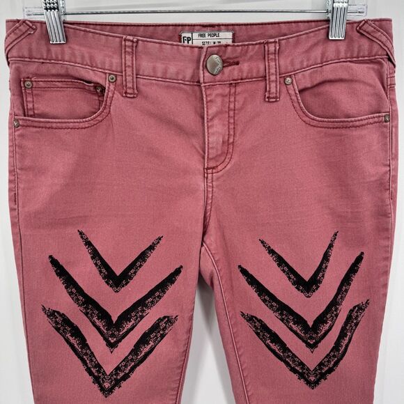 FREE PEOPLE Dotted Ikat Arrow Faded Red Chevron Print Ankle Jeans Size 29 - Picture 3 of 7